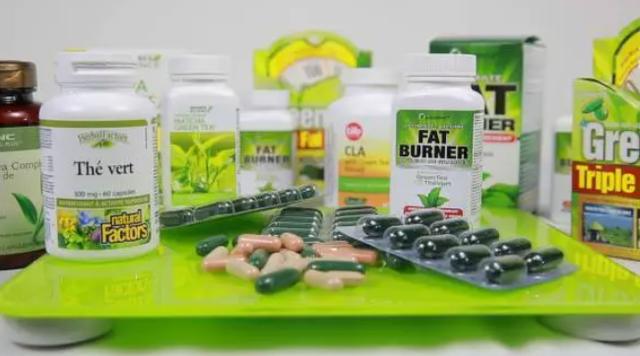 绿茶含有「伤肝」物质？不能喝？事实上，手里的茶杯不用放下