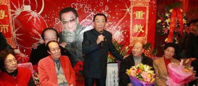 常宝华的徒弟:常宝华的葬礼上，牛群缺席侯耀华带头鼓掌，这对师兄弟有何恩怨？