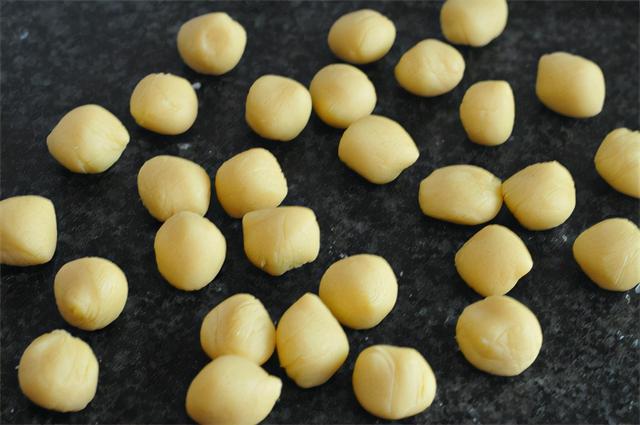 万圣节，给孩子烤盘“扫帚”应应景！酥得掉渣的配方，出炉秒光