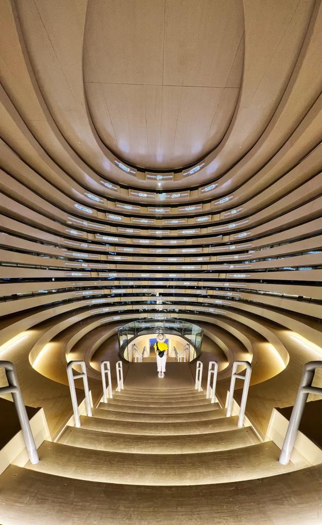 迪拜的建筑工程立靣展显