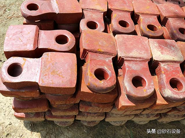 800复合破碎机多少个锤头_60型金属破碎机