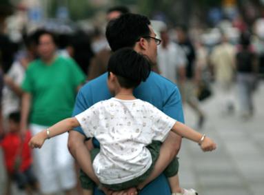 1986年，淮安教师为生二胎放弃铁饭碗，下海经商却打拼出千亿财富