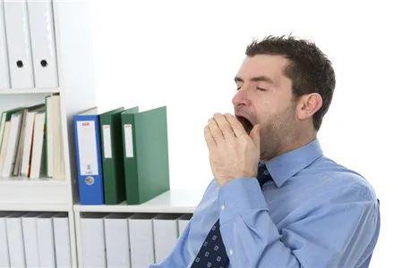 吃夜宵和饿肚子睡觉，哪个危害更大？