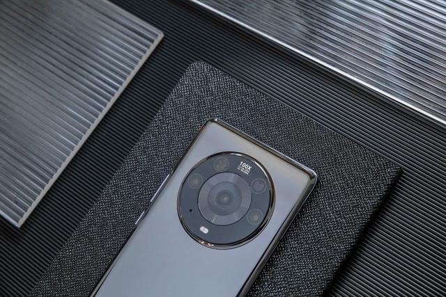 荣耀Magic4 Pro亮相，6400万双主摄+5500mAh，98.5%屏占比赏心悦目