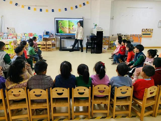 裕华幼儿园党支部“红色故事润童心”活动