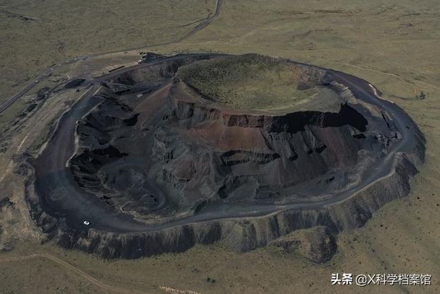 地球咋了？西班牙火山喷发，场面犹如世界末日，数千人被迫撤离