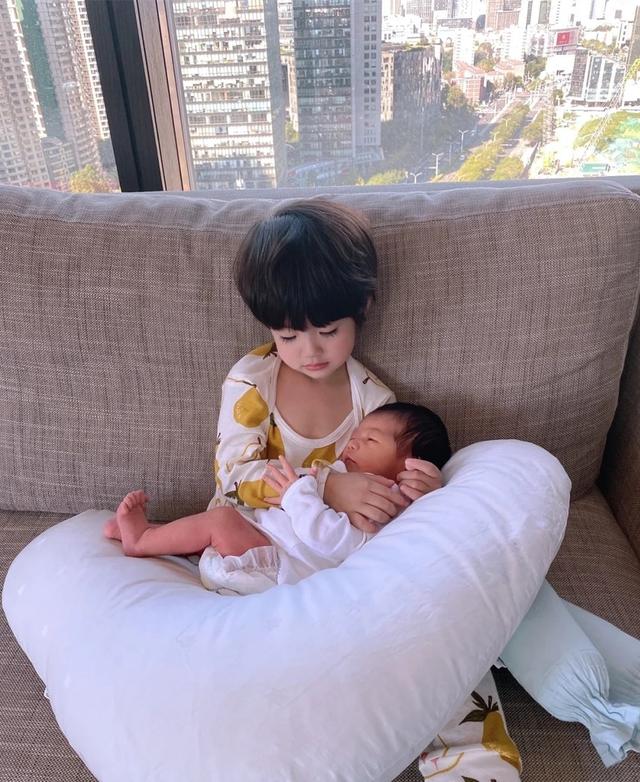 麦迪娜产后16天：气色红润状态佳，分享月子泡脚心得