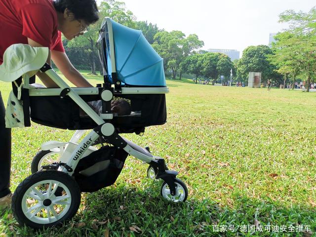 小龙哈彼婴儿推车怎么折叠