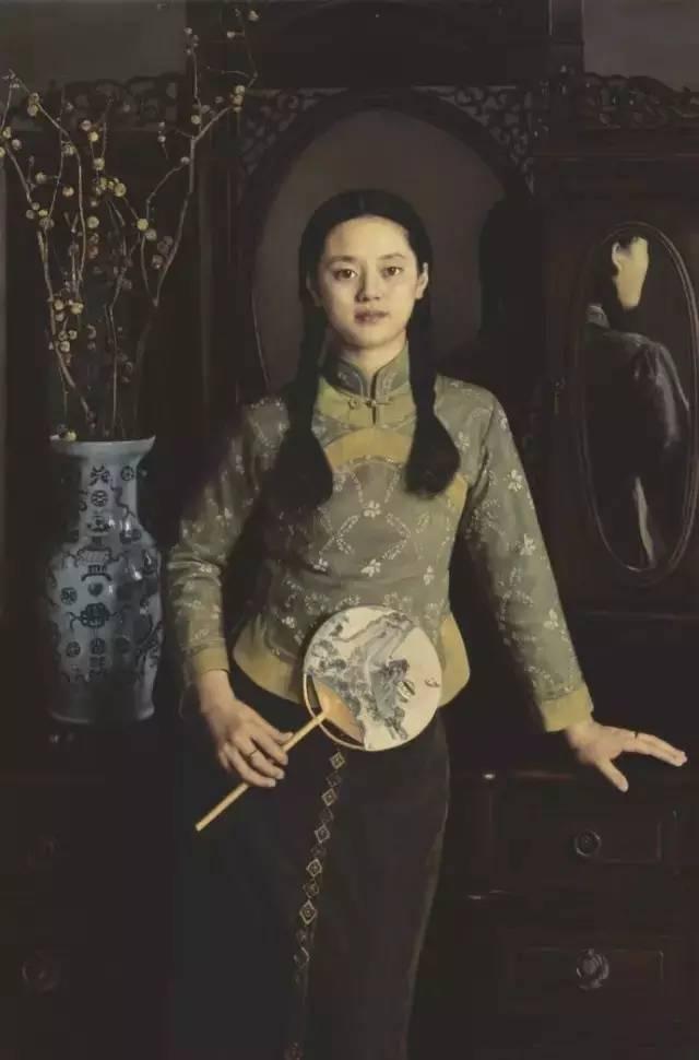 静物前的姑娘