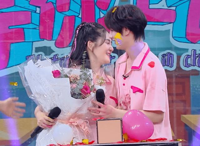 谢娜回归反而赶客？《快本》收视高峰不在她，一开口七成观众换台
