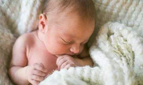 新生婴儿间隔多久擦身体乳