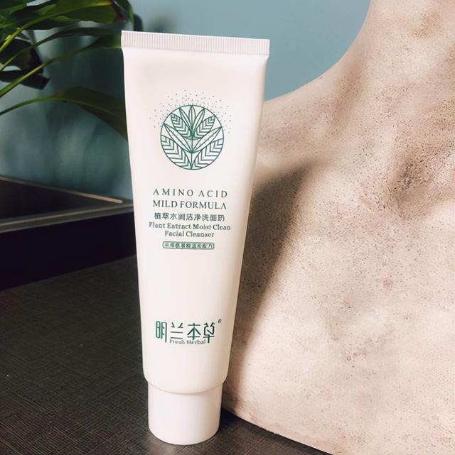 经常用香皂洗脸好吗（洗面奶和香皂洗脸有什么区别）