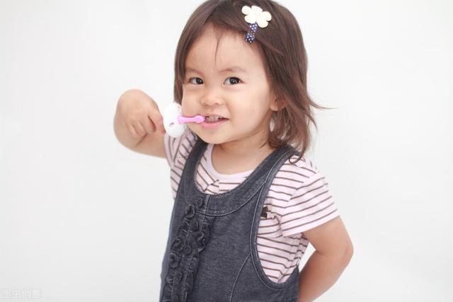 宝宝不到一岁怎么刷牙，你做的正确吗？