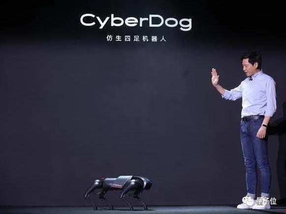 9999元雷軍新寵亮相！機器狗鐵蛋，能走能遛能空翻