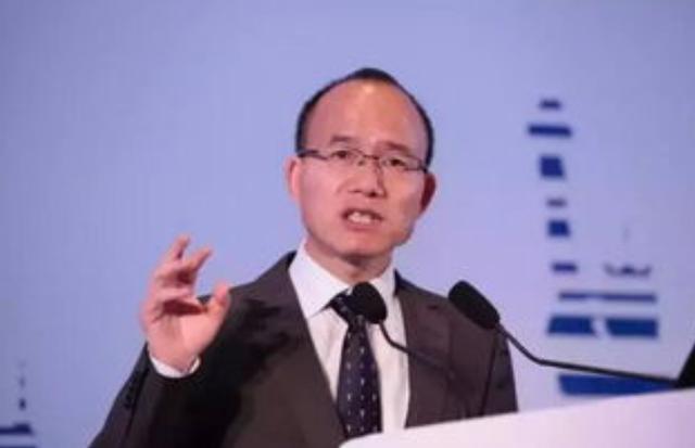 复旦老师下海创业，用4万本金逆袭成上海首富，娶著名女主持为妻