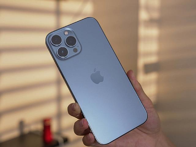 年度“四大旗舰”手机对比，详细分析优点、缺点，谁才是“机皇”