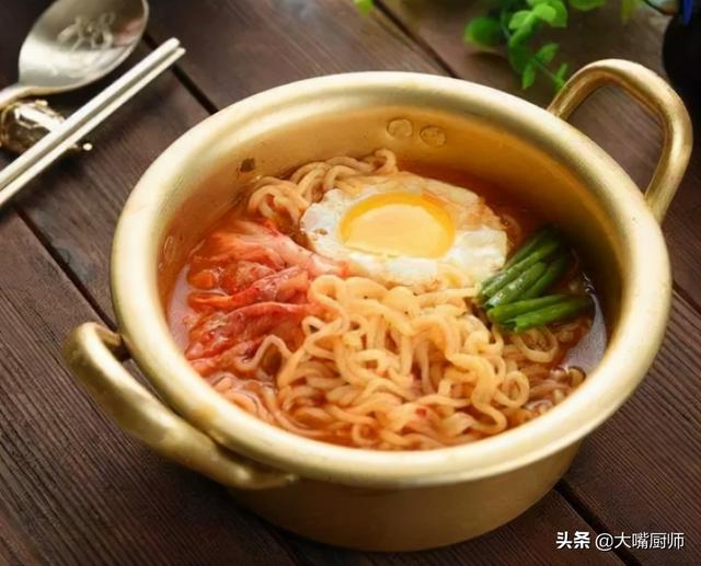 和泡面相比，这5种美食才是“垃圾食物”，营养低，吃多了没好处