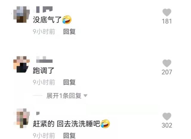 82岁李双江现身饭局，心情好高歌一曲现场掌声不断，却惹网友吐槽