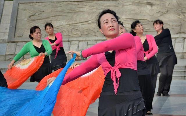 50岁大姐查出肺结节，复查时结节几乎消失？医生：与这4件事有关