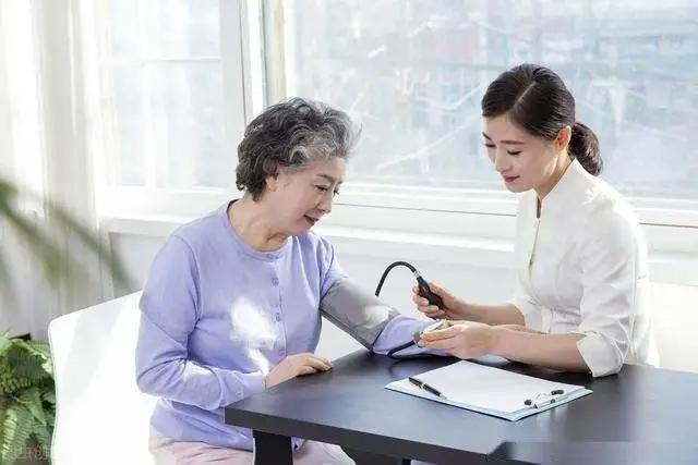 海底捞关闭300门店，鸿星尔克日掉粉近万，新消费兴趣点在哪里？