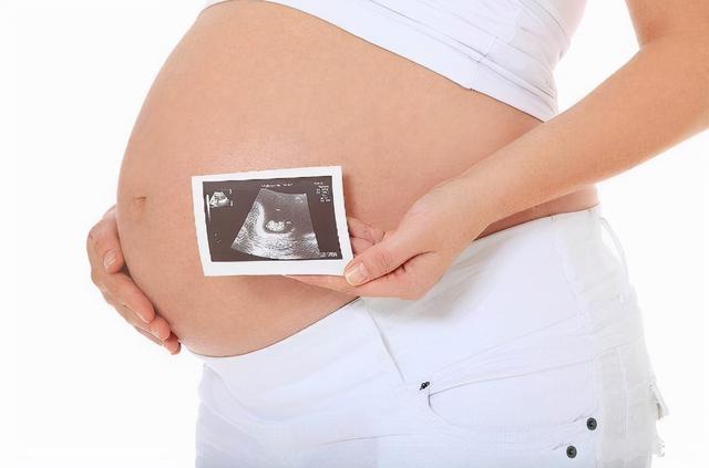 准妈妈显怀太早可能存在危险，了解原因后，保证自己安全地显怀