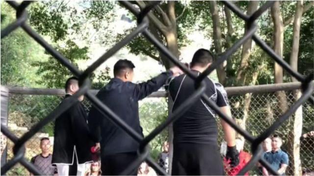 武林乐事!10秒被KO的太极大师挑战53岁神跤,邓勇爽快应战
