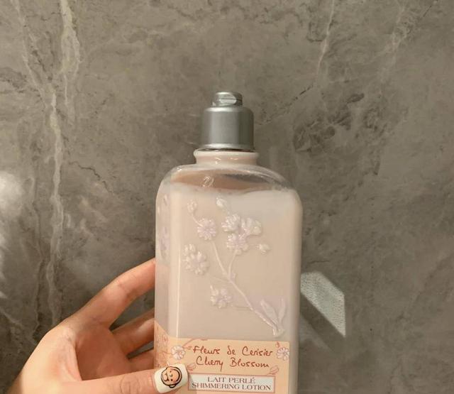 身体乳持久留香滋润