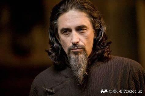 的盖伊·亨利在《死亡圣器》中扮演魔法部的傀儡部长皮尔斯·辛克尼斯