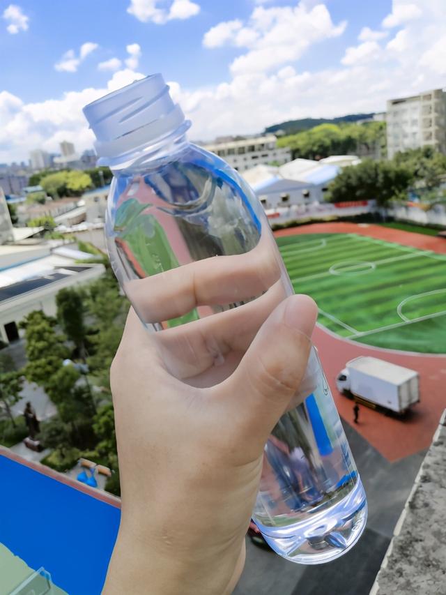 健康生活，少不了天外天天然碱性矿泉水