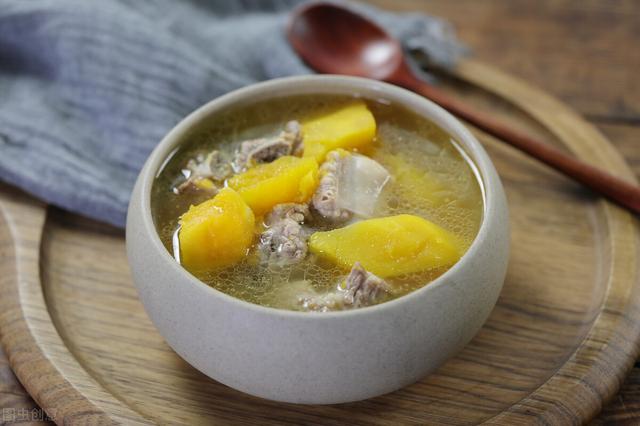 母乳不够，入冬了产科医生提醒选择这样吃，孩子1个月能长2-3斤