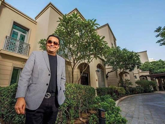印度大叔跑迪拜打工变亿万富翁 住的豪宅堪比酒店