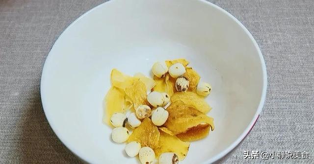 女性朋友多喝这道养生汤，每个月给自己煲上两次，睡眠好了气色好