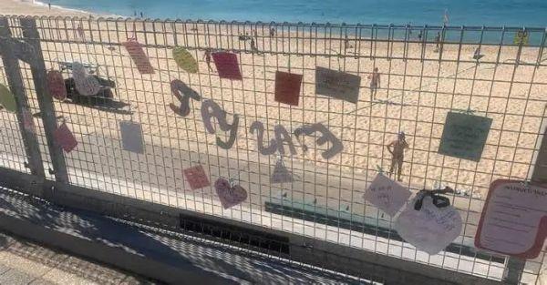 悉尼因疫情封城后，海边突然出现一堵神奇的墙！网友看了都哭了
