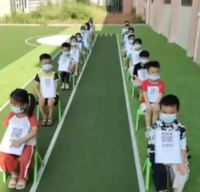 “3岁宝宝独自推着行李去隔离”，疫情下的孩子，远比我们想象的更坚强