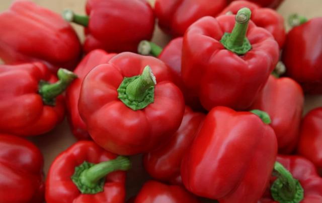 甲状腺结节不宜吃豆腐？保护甲功，这3种食物或需“挥泪告别”