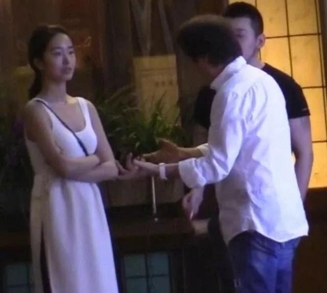 传杨采钰嫁陈金飞:杨采钰陈金飞领证结婚是真的吗杨采钰陈金飞领证结婚具体什么情况