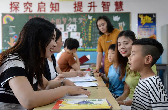 小学生的请假条花样百出 请假理由很真实 老师看完表示不敢不批 太阳信息网