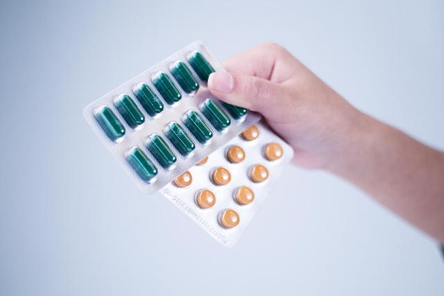 二甲双胍“晚上吃”还是“早上吃”合适？长期服药的人要注意了