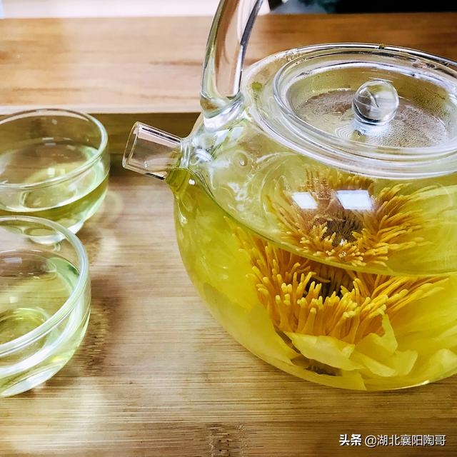 白露到，吃3物，饮2水，食1肉，做1事，润秋燥解秋乏，健康养生