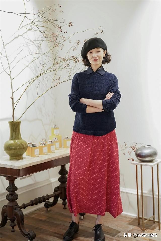 女人过了50岁 会穿 裙子 才是真优雅 看三木妈妈你就懂了 太阳信息网