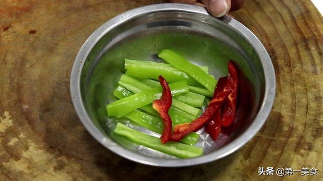 原來小炒茄子要這樣做，難怪以前炒的油膩還發黑，一看才明白 美食頻道 第5张