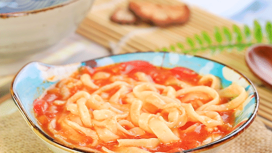 饺子皮也能做面条，酸甜可口，补铁补VC