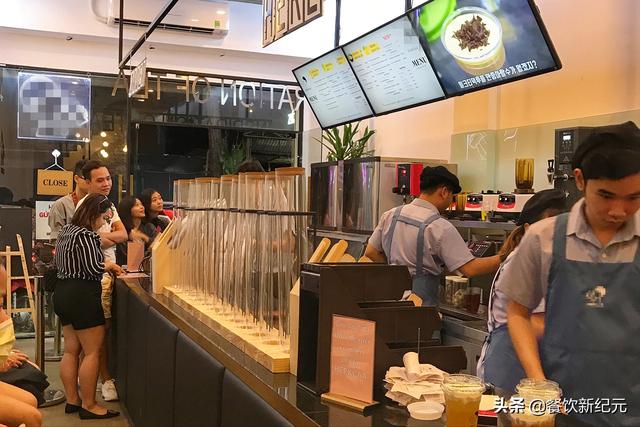 福建小伙在越南开奶茶店：早上6点顾客敲门，凌晨2点才打烊