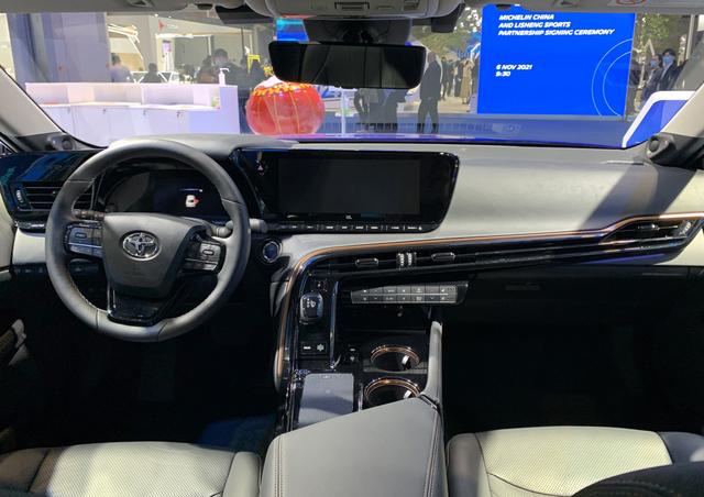 新款丰田Mirai实车国内亮相，搭载氢燃料动力，续航可达850公里