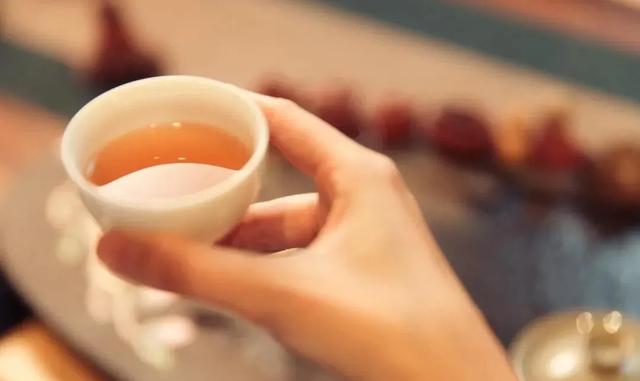 喝茶太多会引发人体中毒，每天最多能喝多少？