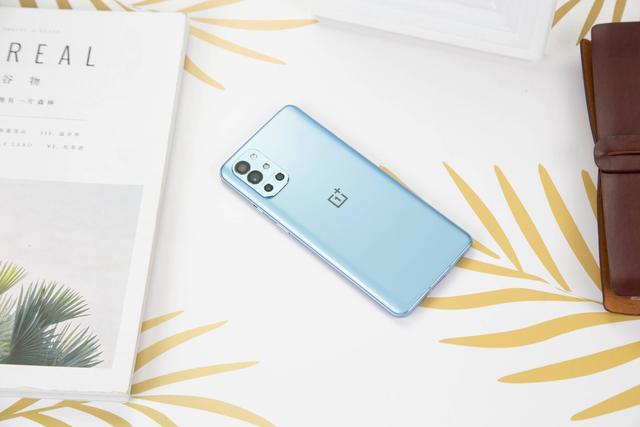 年底换新机？懂行的朋友推荐这几款！长辈晚辈都能乐开花