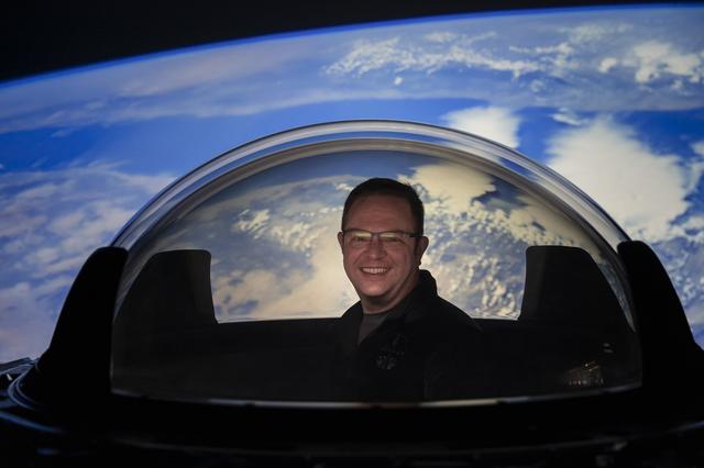 2手飞船3手火箭要送4名游客上天？马斯克太空纯玩团本月即将启程