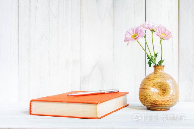 鳞次栉比的意思是什么意思