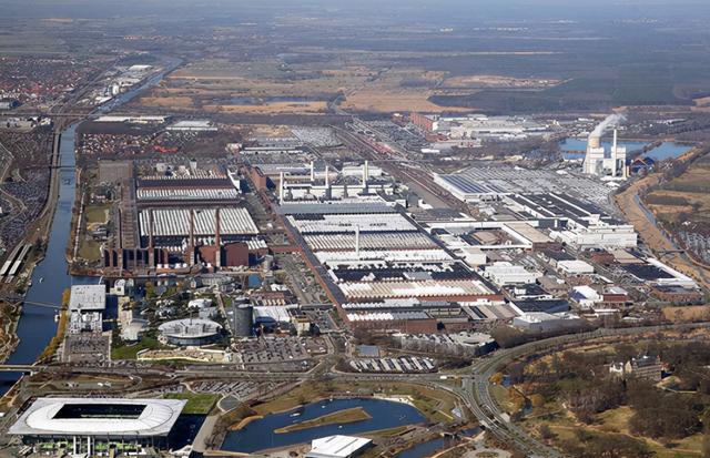 世界顶峰的汽车生产基地，16秒生产一辆，6000个智能机器人