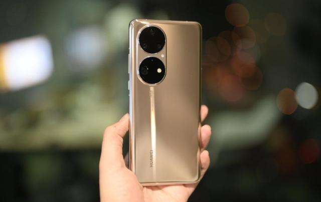 华为Mate旗舰重新开售，5G+鸿蒙+麒麟一应俱全，但花粉并不买账